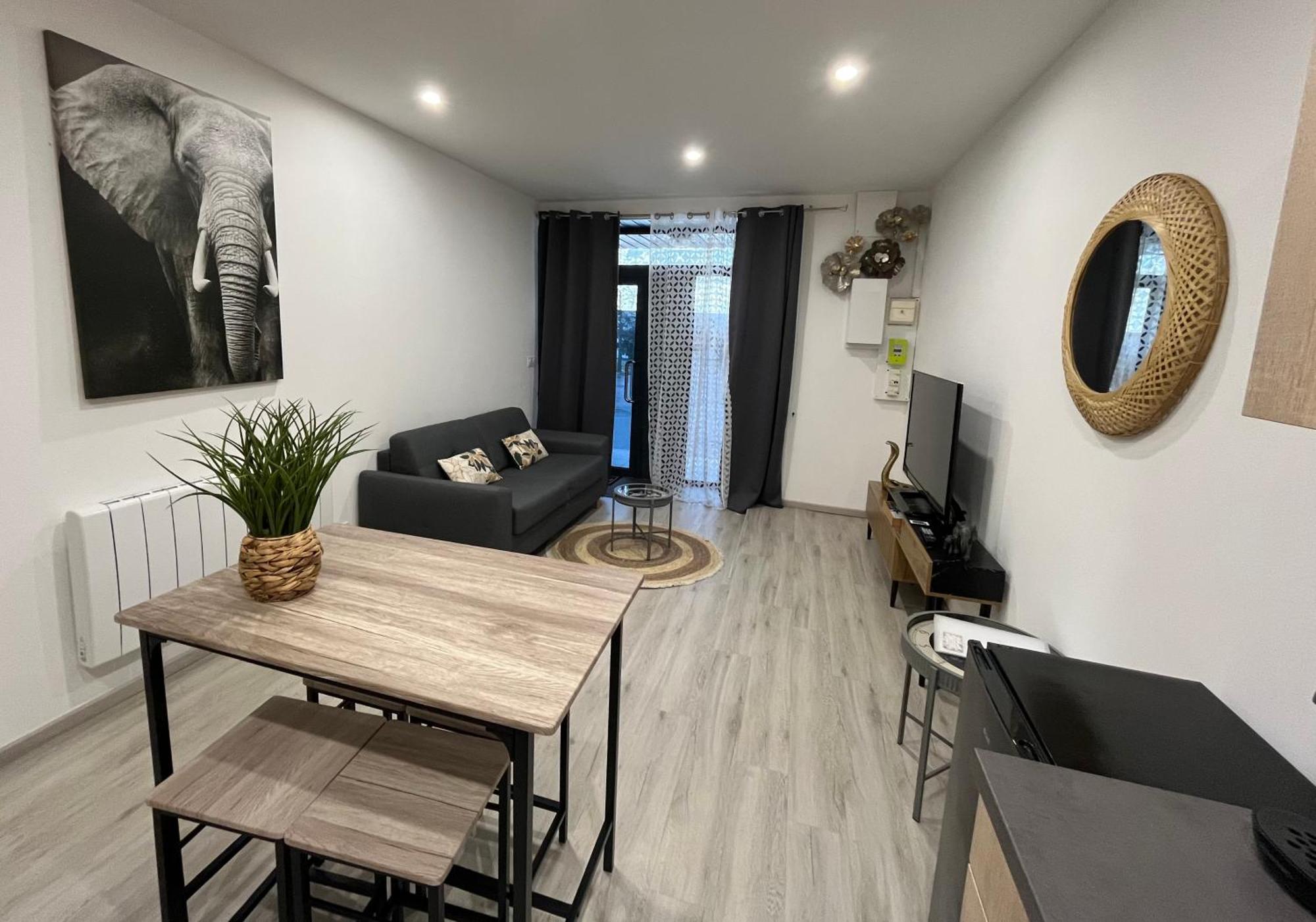 Le Mendes Apartment Evron Ngoại thất bức ảnh